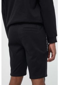 Calvin Klein Jeans szorty męskie kolor czarny. Kolor: czarny. Materiał: poliester. Wzór: aplikacja #3