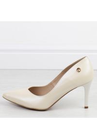 Beżowe perła Polskie szpilki damskie Prestige 2106. Kolor: beżowy. Materiał: skóra. Obcas: na szpilce #1