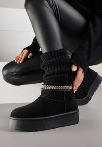 Born2be - Czarne Śniegowce na Grubej Podeszwie Zdobione Haftem Sewnella. Okazja: na co dzień. Zapięcie: bez zapięcia. Kolor: czarny. Materiał: jeans. Wzór: aplikacja, haft. Sezon: zima, jesień. Styl: casual #1