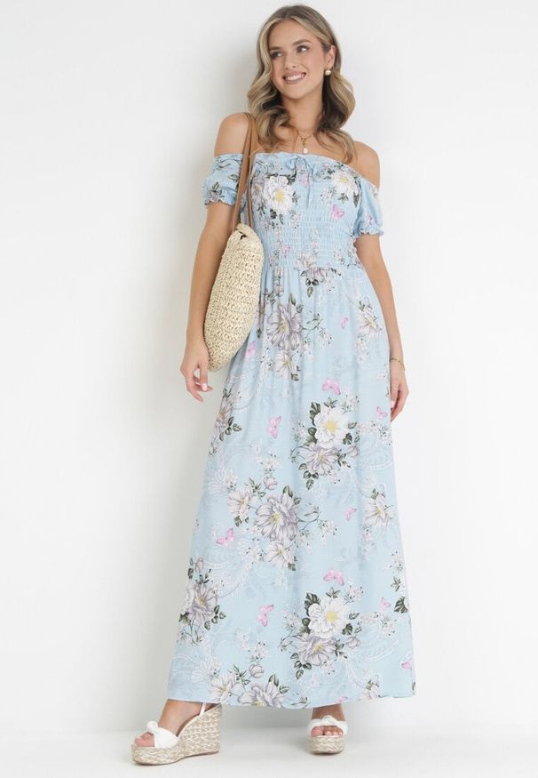 Born2be - Jasnoniebieska Sukienka Maxi w Kwiaty z Ozdobnym Wiązaniem przy Dekolcie i Krótkimi Rękawami Paninthe. Kolor: niebieski. Materiał: tkanina. Długość rękawa: krótki rękaw. Wzór: kwiaty. Długość: maxi