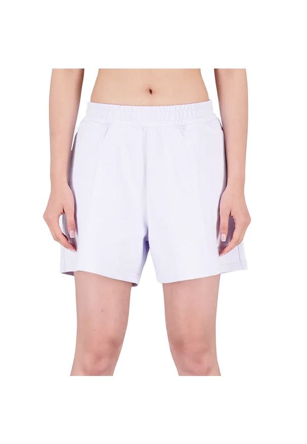 Spodenki New Balance WS23552LIA - fioletowe. Kolor: fioletowy. Materiał: bawełna, dresówka, materiał. Długość: krótkie