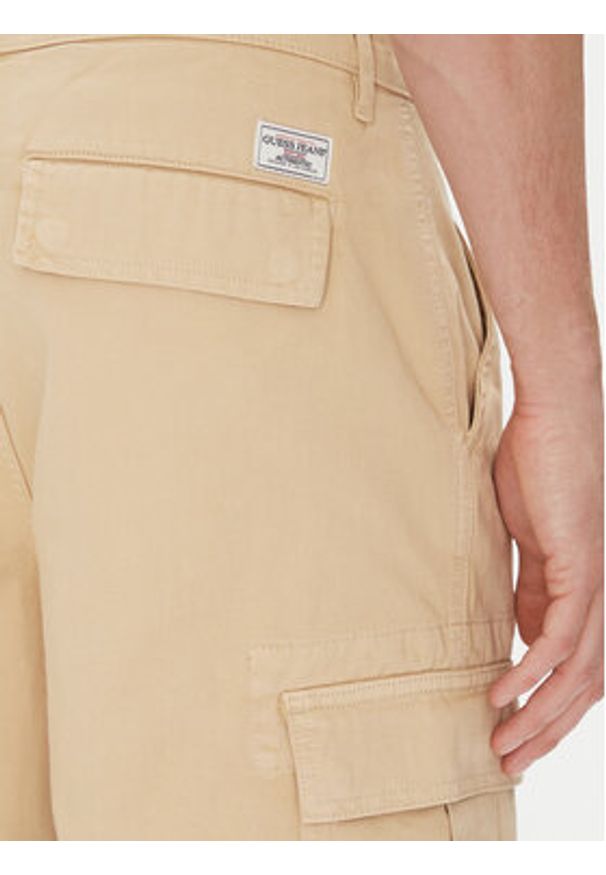 Guess Jeans Szorty materiałowe M5GD45 WGCV1 Beżowy Regular Fit. Kolor: beżowy. Materiał: bawełna
