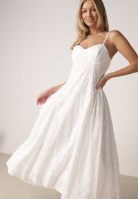 Born2be - Biała Ażurowa Sukienka z Bawełny o Rozkloszowanym Kroju na Ramiączkach Cheriny. Okazja: na co dzień, na imprezę. Kolor: biały. Materiał: bawełna. Długość rękawa: na ramiączkach. Wzór: ażurowy. Sezon: lato. Typ sukienki: proste. Styl: casual, elegancki #6