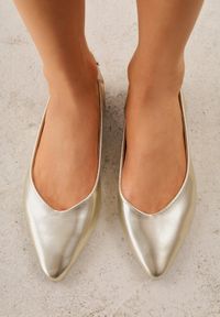 Born2be - Złote Pudrowe Sandały Slingback z Noskiem w Szpic Arrilla. Okazja: do pracy, na co dzień. Kolor: złoty. Styl: elegancki, klasyczny, casual #5