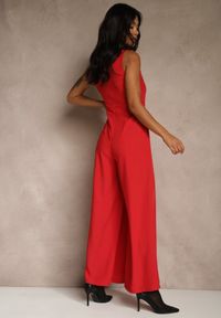 Renee - Czerwony Taliowany Kombinezon Ozdobiony Zakładkami Berinola. Okazja: na imprezę. Kolor: czerwony. Wzór: aplikacja. Styl: elegancki, wizytowy #5