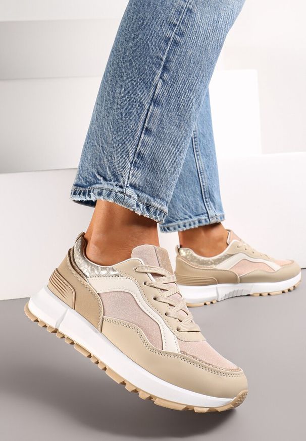Renee - Ciemnobeżowe Sneakersy z Brokatem na Grubej Podeszwie Wizune. Nosek buta: okrągły. Zapięcie: sznurówki. Kolor: beżowy. Materiał: materiał. Obcas: na obcasie. Wysokość obcasa: niski