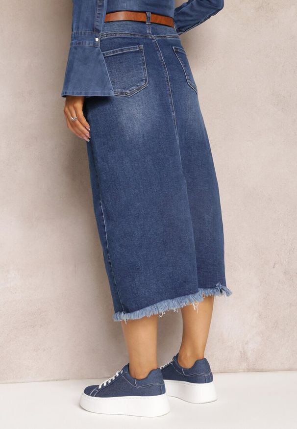 Renee - Niebieska Jeansowa Spódnica Midi z Paskiem i Ozdobnym Rozcięciem Amaias. Kolor: niebieski. Materiał: jeans