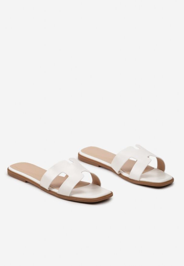 Born2be - Białe Klapki z Kwadratowym Noskiem i Wycięciami Raisel. Okazja: na co dzień. Kolor: biały. Sezon: lato. Styl: casual, elegancki