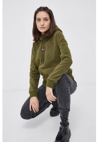 Tommy Jeans Bluza DW0DW11043.4890 damska kolor zielony z kapturem gładka. Okazja: na co dzień. Typ kołnierza: kaptur. Kolor: zielony. Materiał: poliester. Długość rękawa: długi rękaw. Długość: długie. Wzór: gładki. Styl: casual #5