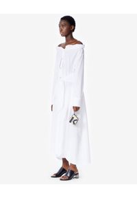 Kenzo - KENZO - Biała sukienka z hiszpańskim dekoltem. Kolor: biały. Materiał: bawełna. Długość rękawa: długi rękaw. Typ sukienki: asymetryczne. Styl: boho, wakacyjny. Długość: maxi #5
