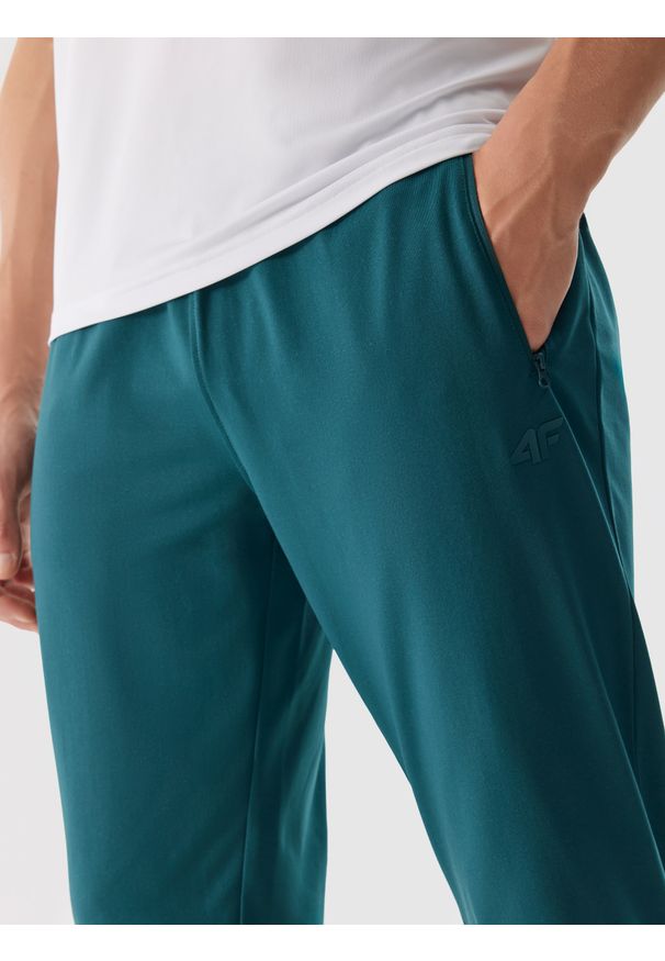 4f - 4F Spodnie treningowe szybkoschnące męskie - turkusowy 3XL. Kolor: turkusowy. Materiał: dzianina, materiał, syntetyk, włókno, elastan. Wzór: jednolity, ze splotem. Sport: fitness