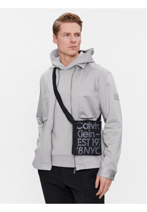 Calvin Klein Jeans Saszetka Sport Essentials Flatpack18 Gr K50K510378 Czarny. Kolor: czarny. Materiał: materiał