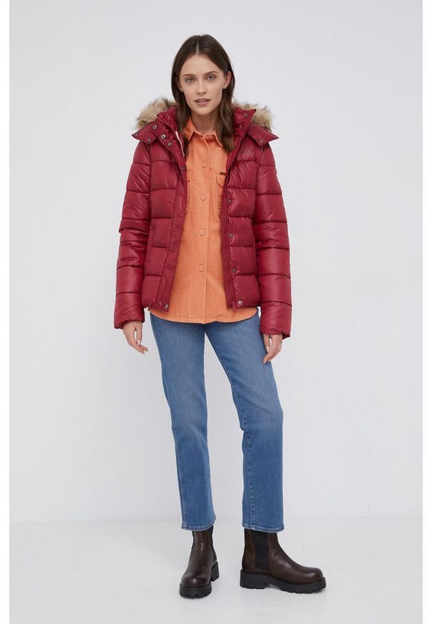 Pepe Jeans - Kurtka June. Kolor: czerwony. Materiał: futro, materiał. Wzór: gładki