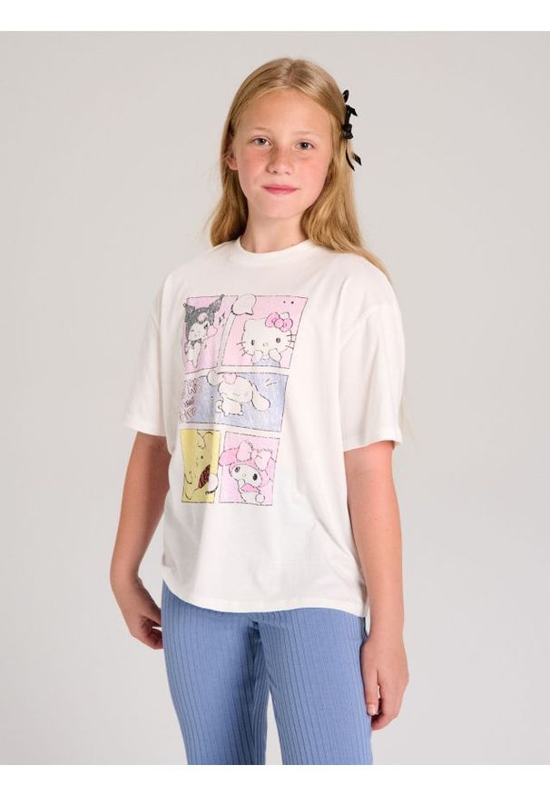 Sinsay - Bawełniana koszulka z nadrukiem Hello Kitty - kremowy. Kolor: kremowy. Materiał: bawełna. Wzór: nadruk, motyw z bajki