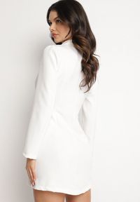 Born2be - Biała Sukienka Ionitheme. Okazja: do pracy, na spotkanie biznesowe. Typ kołnierza: dekolt w serek. Kolor: biały. Styl: biznesowy, klasyczny, elegancki #6
