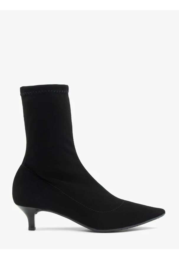 Ryłko - Czarne botki skarpetowe na niskim obcasie. Zapięcie: bez zapięcia. Kolor: czarny. Materiał: syntetyk. Szerokość cholewki: normalna. Obcas: na obcasie. Styl: street. Wysokość obcasa: niski