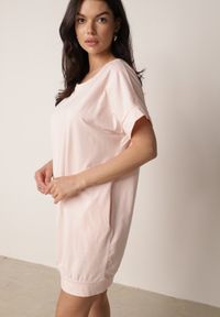 Born2be - Jasnoróżowa Pudełkowa Sukienka T-shirtowa o Krótkim Kroju Orlella. Kolor: różowy. Sezon: lato #3