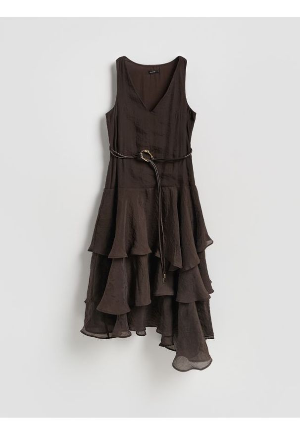 Reserved - Sukienka z falbanami - ciemnobrązowy. Kolor: brązowy. Materiał: tkanina. Wzór: gładki. Typ sukienki: proste