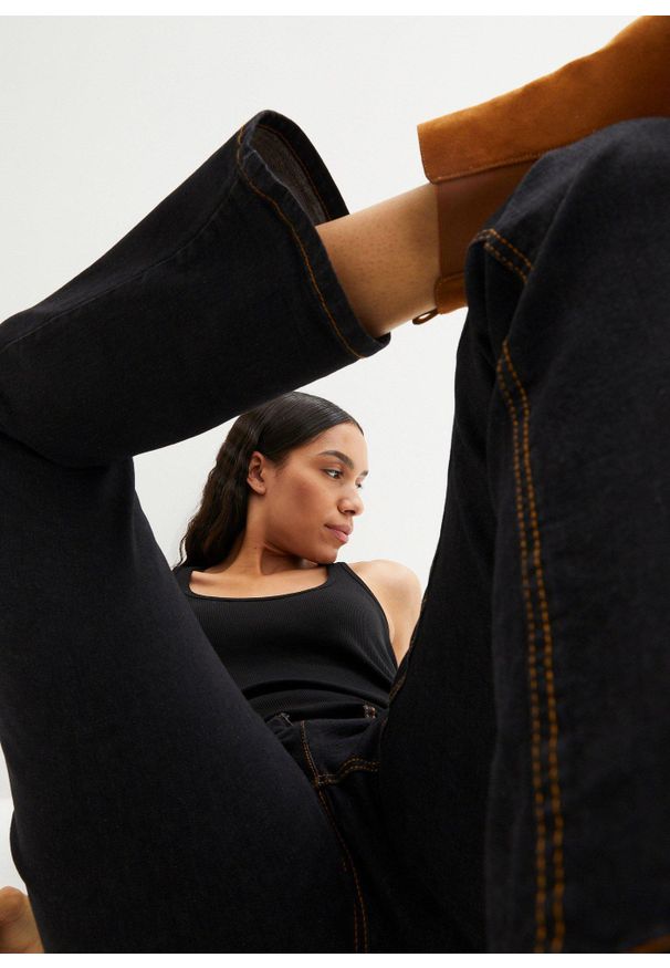 bonprix - Dżinsy ze stretchem Straight, mid waist. Kolor: czarny