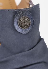 Born2be - Niebieskie Sandały na Koturnie z Marszczoną Cholewką i Metaliczną Aplikacją Teodlar. Zapięcie: bez zapięcia. Kolor: niebieski. Materiał: jeans, len. Wzór: aplikacja. Sezon: lato. Obcas: na koturnie. Styl: boho. Wysokość obcasa: średni #4