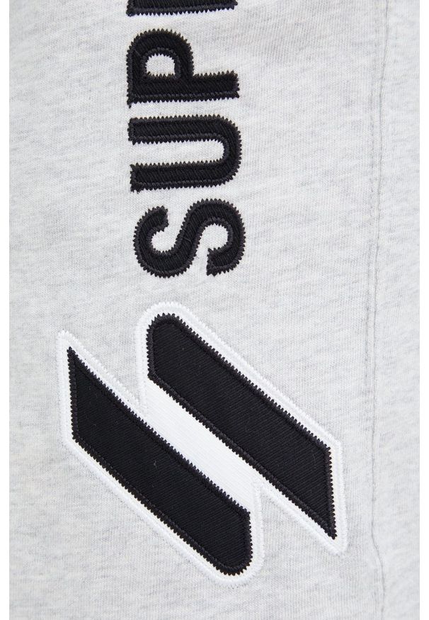 Superdry szorty bawełniane damskie kolor szary z aplikacją high waist. Stan: podwyższony. Kolor: szary. Materiał: bawełna. Wzór: aplikacja