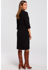 Stylove - Sukienka marynarka elegancka żakietowa asymetryczna midi czarna. Okazja: do pracy, na spotkanie biznesowe. Kolor: czarny. Typ sukienki: asymetryczne. Styl: elegancki. Długość: midi #2