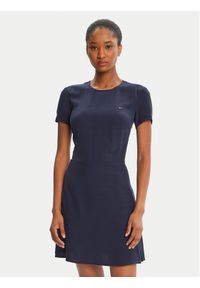 Tommy Jeans Sukienka codzienna DW0DW21120 Granatowy Regular Fit. Okazja: na co dzień. Kolor: niebieski. Materiał: wiskoza. Typ sukienki: proste. Styl: casual