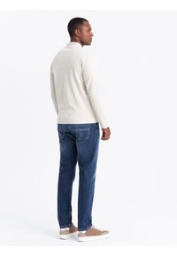 Ombre Clothing - Longsleeve męski polo z zapinanym na zamek kołnierzykiem – kremowy V3 - Rozmiar: M. Typ kołnierza: polo. Kolor: niebieski. Materiał: bawełna, skóra, materiał, dzianina. Długość rękawa: długi rękaw. Wzór: aplikacja. Styl: sportowy, elegancki