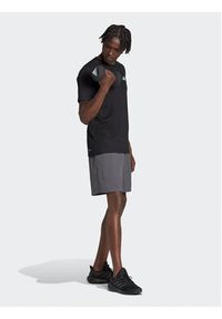 Adidas - adidas Szorty sportowe Train Essentials Woven Training Shorts IC6978 Szary Regular Fit. Kolor: szary. Materiał: syntetyk. Styl: sportowy #5