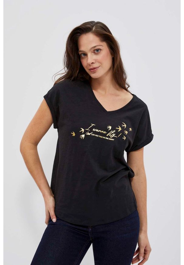 MOODO - T-shirt z napisem w kolorze złotym czarny. Kolor: wielokolorowy, czarny, złoty. Materiał: bawełna. Wzór: napisy