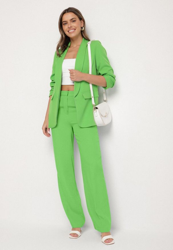 Born2be - Jasnozielona Elegancka Marynarka z Rękawami 7/8 i Ozdobnymi Klapami Novse. Okazja: na spotkanie biznesowe, na co dzień. Kolor: zielony. Styl: elegancki