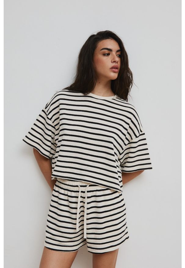 Marsala - Tshirt z dzianiny bawełnianej w paski BLACK & BEIGE - CASPE -S. Materiał: dzianina, bawełna. Długość: krótkie. Wzór: paski. Styl: klasyczny
