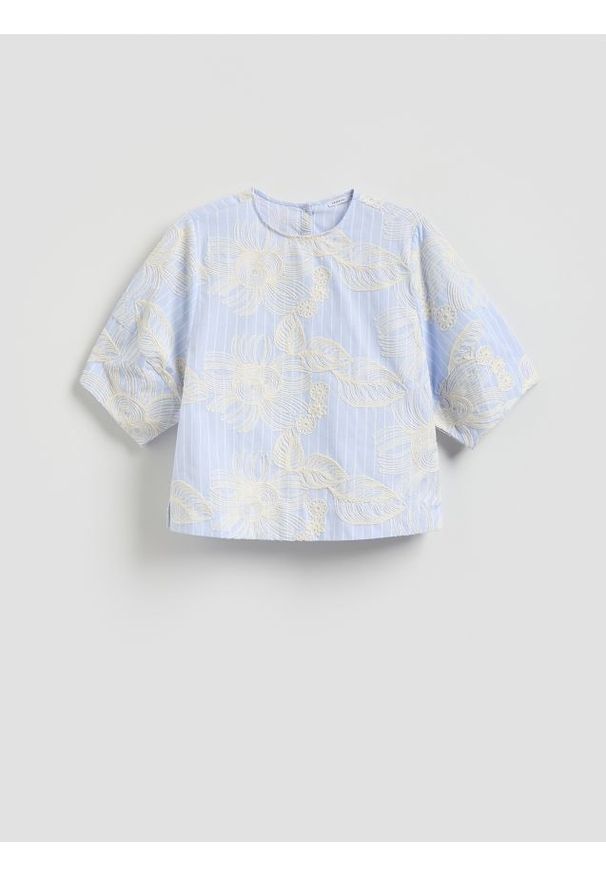 Reserved - Bluzka z haftem - jasnoniebieski. Kolor: niebieski. Materiał: bawełna, tkanina. Wzór: haft