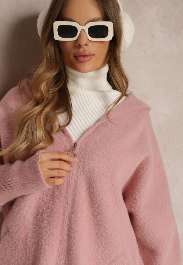 Renee - Różowy Płaszcz Wełniany Oversize Zasuwany z Kapturem Lanai. Typ kołnierza: kaptur. Kolor: różowy. Materiał: wełna. Długość rękawa: długi rękaw. Długość: długie. Styl: elegancki