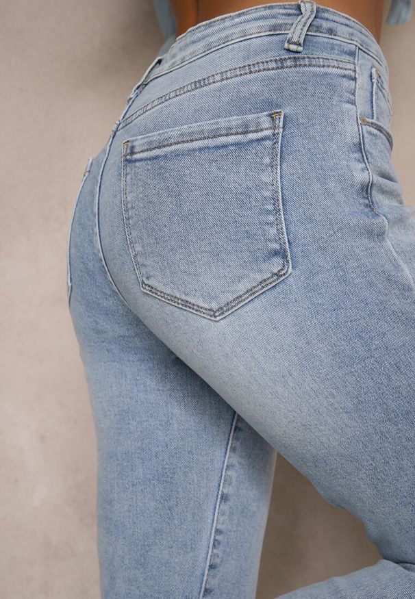 Renee - Niebieskie Jeansy Mom Fit High Waist Delonwen. Okazja: na co dzień. Stan: podwyższony. Kolor: niebieski. Styl: elegancki, casual