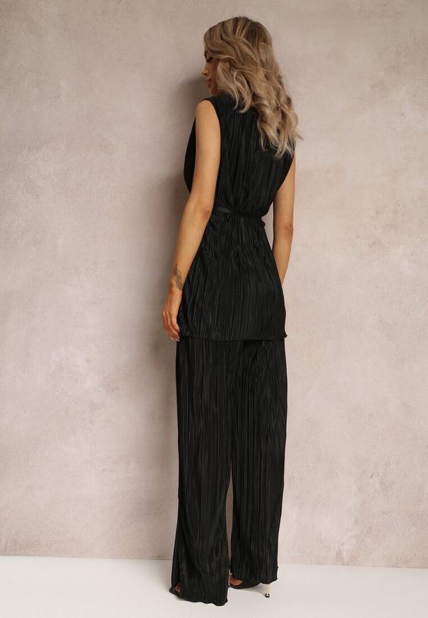 Renee - Czarny Plisowany 2-Częściowy Komplet Bluzka z Materiałowym Paskiem oraz Szerokie Długie Spodnie Lasion. Kolor: czarny. Materiał: materiał