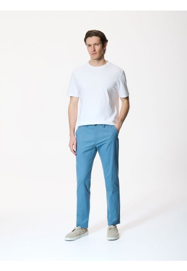 Reserved - Spodnie chino slim fit - granatowy. Kolor: niebieski. Materiał: bawełna, tkanina