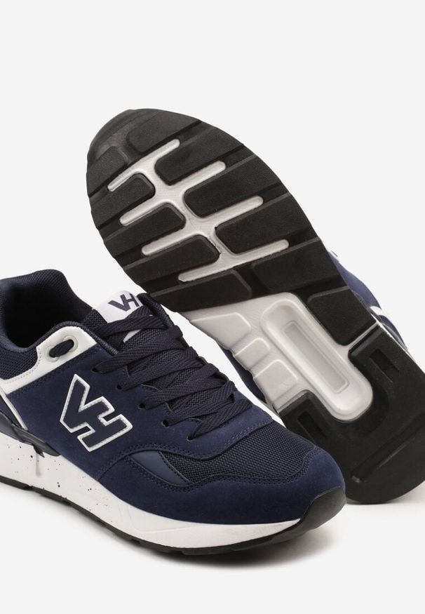 Born2be - Granatowe Buty Sportowe Sneakersy z Geometryczną Naszywką Odoria. Okazja: na co dzień, na spacer. Kolor: niebieski. Materiał: jeans. Wzór: aplikacja, geometria. Sport: turystyka piesza