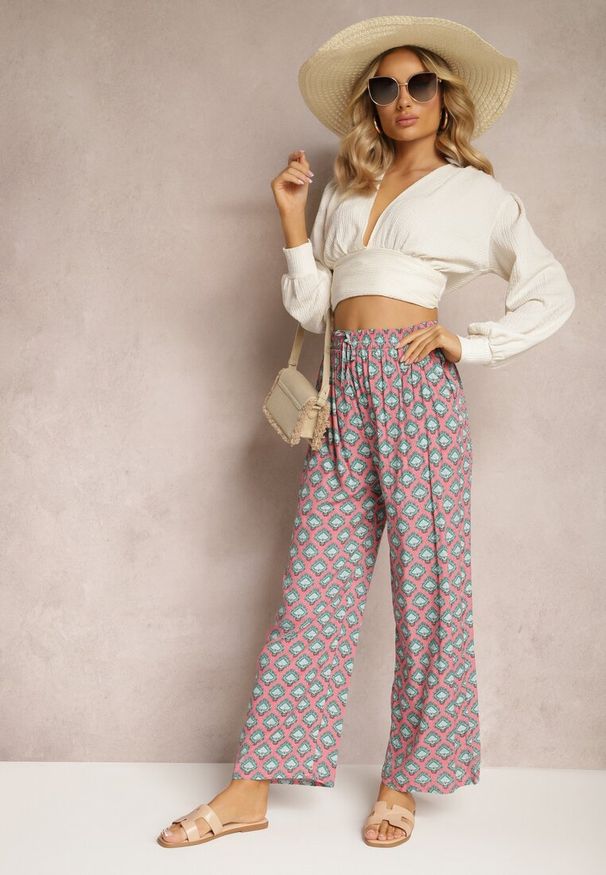 Renee - Różowo-Zielone Szerokie Spodnie z Gumką w Talii z Wiskozy w Mozaikowy Print Wavelette. Okazja: na co dzień. Stan: podwyższony. Kolor: różowy. Materiał: wiskoza. Wzór: nadruk. Styl: casual, elegancki