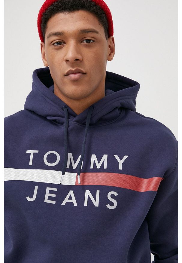 Tommy Jeans Bluza męska kolor granatowy z kapturem melanżowa. Okazja: na co dzień. Typ kołnierza: kaptur. Kolor: niebieski. Materiał: dzianina, bawełna. Wzór: melanż. Styl: casual