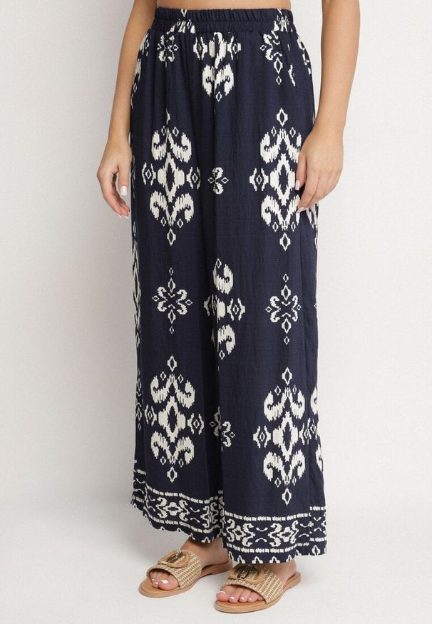 Born2be - Granatowy Komplet z Wiskozą w Etniczny Wzór Koszula i Spodnie Meporelle. Kolor: niebieski. Materiał: wiskoza