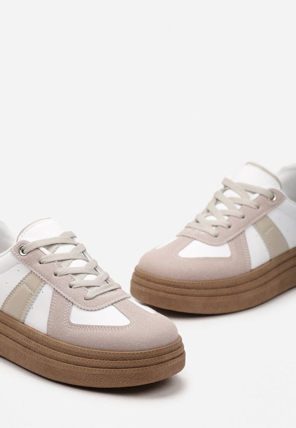 Born2be - Beżowo-Białe Sneakersy na Niskiej Platformie z Materiałowymi Wstawkami Xeonbia. Kolor: beżowy. Materiał: materiał. Obcas: na platformie