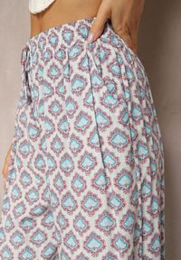 Renee - Jasnoniebieskie Szerokie Spodnie z Gumką w Talii z Wiskozy w Mozaikowy Print Wavelette. Okazja: na co dzień. Stan: podwyższony. Kolor: niebieski. Materiał: wiskoza. Wzór: nadruk. Styl: elegancki, casual