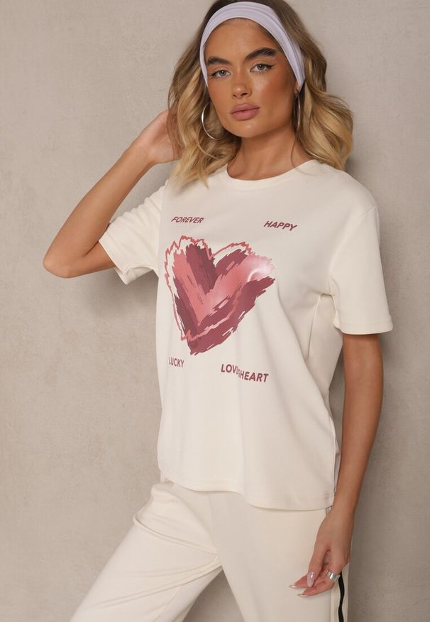 Renee - Jasnobeżowy T-shirt z Nadrukiem w Kształcie Serca Palalea. Okazja: na co dzień. Kolor: beżowy. Wzór: nadruk. Styl: klasyczny, casual