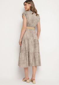 Born2be - Beżowa Sukienka Ozdobiona Plecionym Paskiem i Guzikami Filianea. Okazja: na co dzień. Kolor: beżowy. Materiał: jeans. Wzór: aplikacja. Styl: casual, elegancki #4