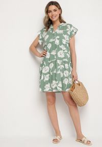 Born2be - Zielona Bawełniana Sukienka o Kroju Oversize w Kwiaty Liralea. Okazja: na co dzień, na spacer. Kolor: zielony. Materiał: bawełna. Wzór: kwiaty. Typ sukienki: oversize. Styl: klasyczny, casual #2