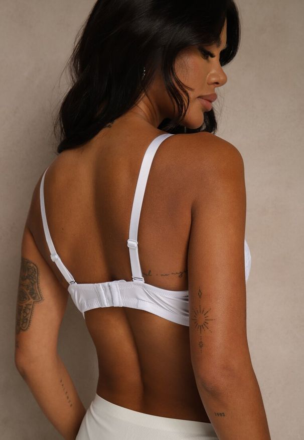 Renee - Biały Biustonosz Ozdobiony Koronką i Kokardką Aqiany. Kolor: biały. Materiał: koronka. Wzór: koronka, aplikacja