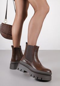 Renee - Brązowe Casualowe Botki Typu Sztyblety na Tłoczonej Platformie Riadira. Okazja: na co dzień. Kolor: brązowy. Materiał: jeans. Obcas: na platformie. Styl: casual