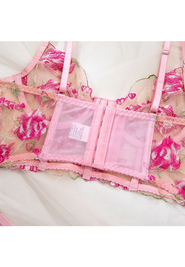 Intica - Komplet bielizny z kwiatowym haftem i koronkowym wykończeniem Keziban. Kolor: różowy. Materiał: koronka. Wzór: kwiaty, haft