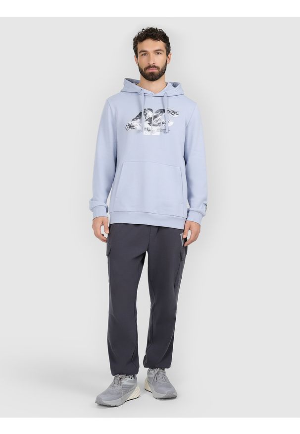 4f - 4F Bluza dresowa nierozpinana z kapturem męska - niebieska M. Okazja: na co dzień. Typ kołnierza: kaptur. Kolor: niebieski. Materiał: dresówka. Styl: casual, klasyczny